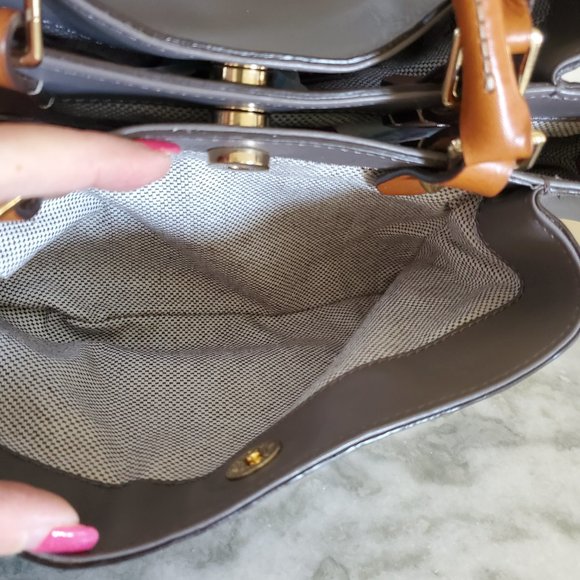 NWOT Dooney and Bourke City Barlow Crossbody Taupe Perfect Condition - Picture 11 of 16